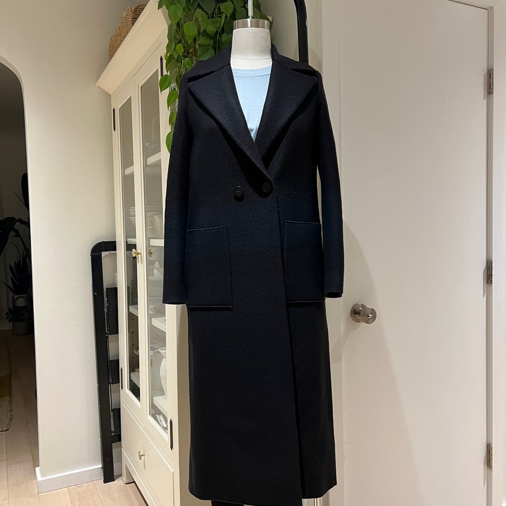 Harris Wharf London- Elegant Black Long wool Coat
